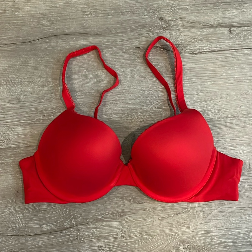 EUC 34B Victoria’s Secret Body By Victoria “Perfect Shape” Lightly Padded Bra